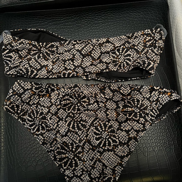 Ulla Johnson printed bandeau bikini top and matching bottom, medium. - Picture 2 of 3
